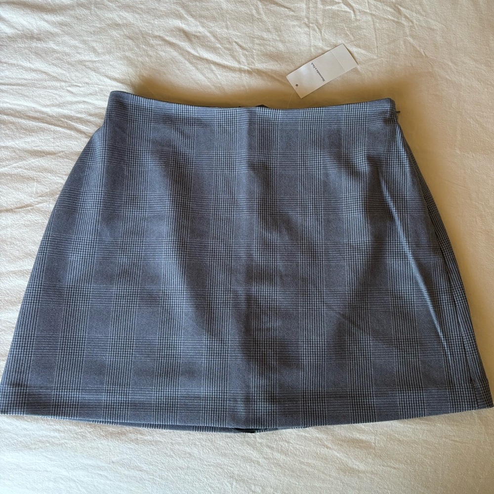 NWT. A&F Scarlett Mini Skort